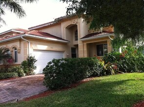 8325 Sumner Ave in Ft. Myers, FL - Building Photo - Building Photo
