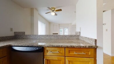 359 Green St, Unit A-105 in Cambridge, MA - Building Photo - Building Photo