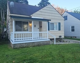 3901 Herrick St in Flint, MI - Building Photo