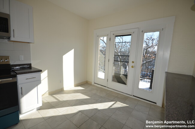 1139 Commonwealth Ave, Unit 7 in Boston, MA - Building Photo - Building Photo