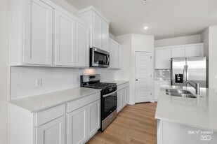 301 S Neon Ave in Fayetteville, AR - Building Photo