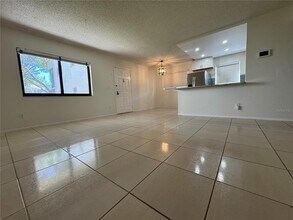 3300 Fox Chase Cir in Palm Harbor, FL - Building Photo - Building Photo