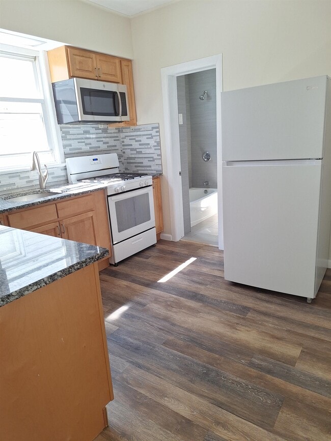 589 Avenue A in Bayonne, NJ - Building Photo - Building Photo