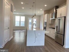 16356 Columbus Ave in Rockville, MD - Building Photo - Building Photo