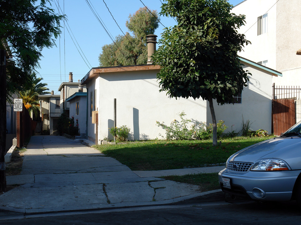 834 N Acacia St in Inglewood, CA - Building Photo