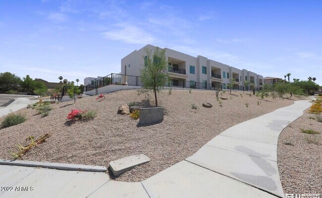 16655 E El Lago Blvd in Fountain Hills, AZ - Foto de edificio - Building Photo