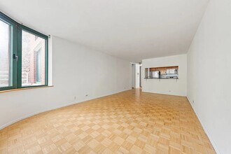 295 Greenwich St in New York, NY - Building Photo - Building Photo