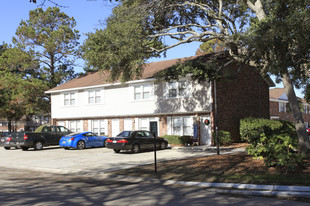 Oak Leaf Townhouses Apartments