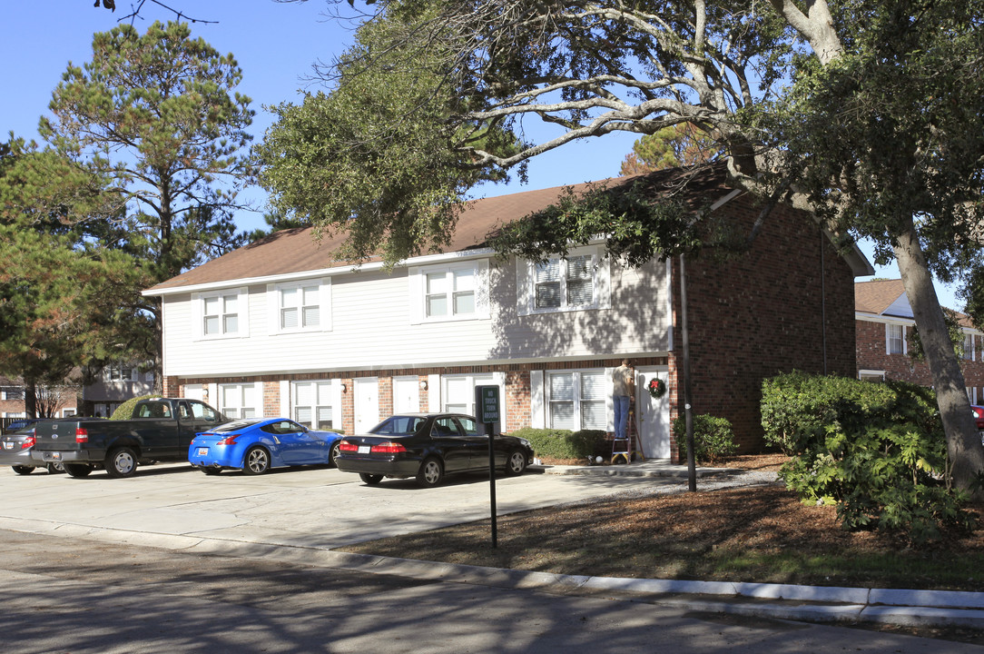 Oak Leaf Townhouses in Mount Pleasant, SC - Building Photo