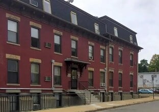 35 Day St in Fitchburg, MA - Building Photo - Building Photo