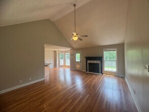 824 Cindy Jo Ct in Clarksville, TN - Building Photo - Building Photo