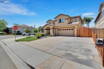 4901 Snowy Egret Way in Oakley, CA - Building Photo - Building Photo