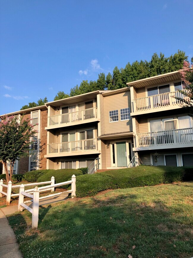 1624 Arlyn Cir in Charlotte, NC - Foto de edificio - Building Photo