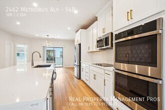 2462 Metrobus Aly in Herndon, VA - Building Photo - Building Photo