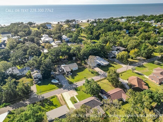 101 Pittman Dr in Long Beach, MS - Building Photo - Building Photo