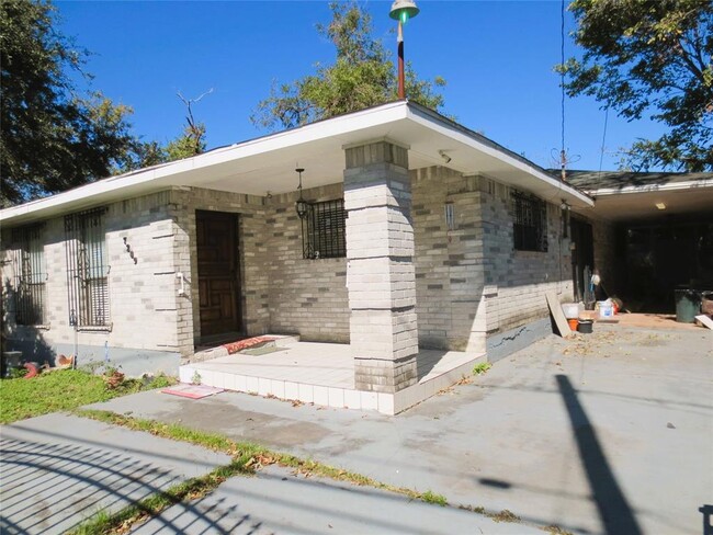 7209 Brownwood St in Houston, TX - Building Photo - Building Photo