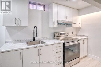 6175 Ford Rd in Mississauga, ON - Building Photo - Building Photo