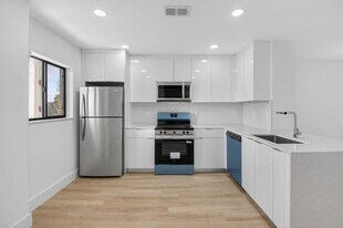 300 W Hidden Valley Blvd in Boca Raton, FL - Building Photo