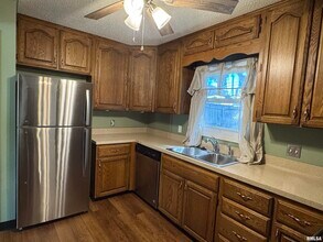 2325 Queens Ct in Bettendorf, IA - Building Photo - Building Photo