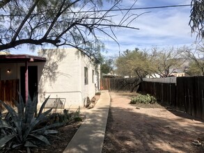 2237 N Treat Ave in Tucson, AZ - Building Photo - Building Photo