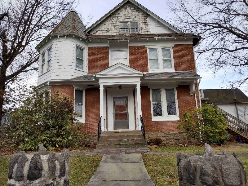 417 W Walnut St in Perkasie, PA - Building Photo