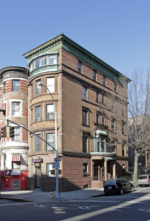 775 St Nicholas Ave in New York, NY - Foto de edificio