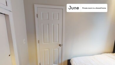 Private bedroom in 2 bed/1 bath Home in New York, NY - Building Photo - Building Photo