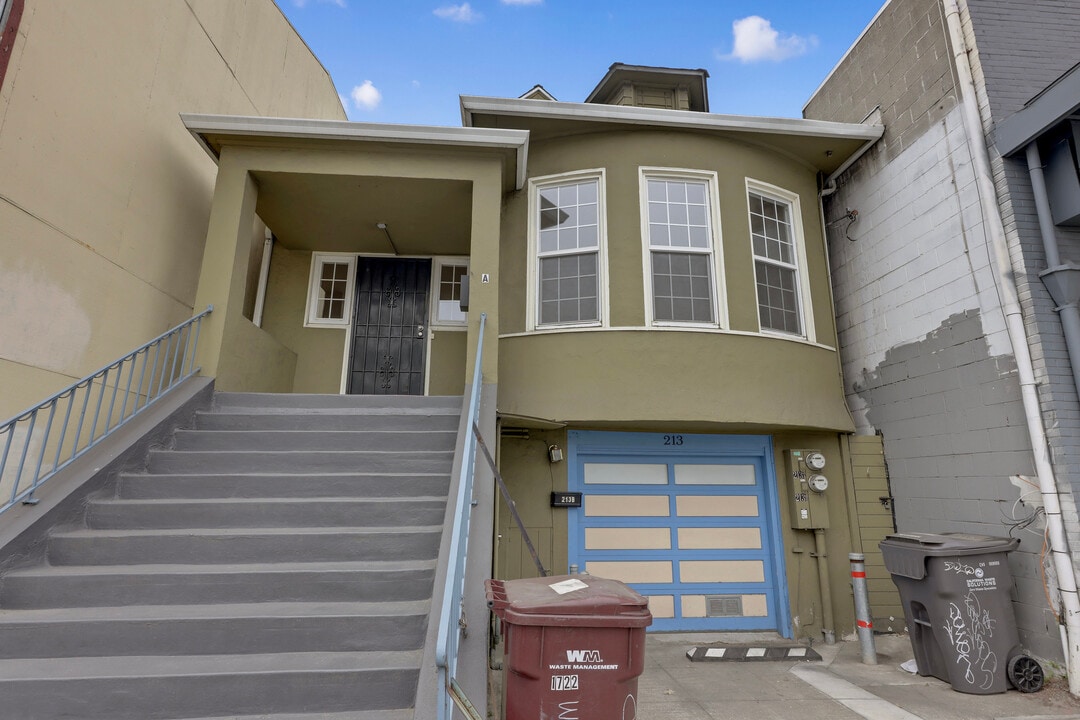 213 7th St in Oakland, CA - Foto de edificio