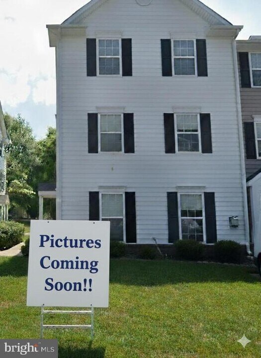 2109 Bristol Dr in Frederick, MD - Building Photo