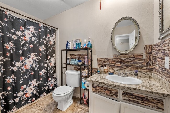 10711 Heather Hill Dr