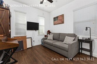 10252 Oak Spur Way in Escondido, CA - Building Photo - Building Photo