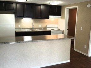 Rosewood in Louisville, KY - Foto de edificio - Building Photo