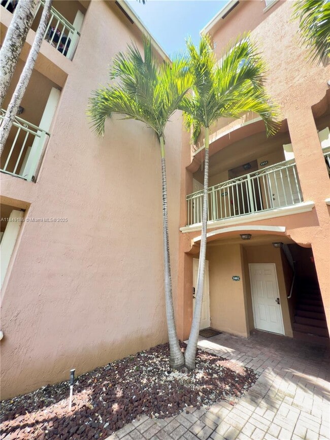 6520 NW 114th Ave in Doral, FL - Building Photo - Building Photo