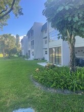 7827 Golf Cir Dr in Margate, FL - Building Photo - Building Photo