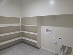 18589 W Smoketree Dr in Surprise, AZ - Foto de edificio - Building Photo