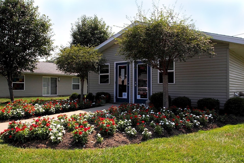 Dresden Towne in Dresden, OH - Building Photo