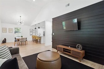 725 Alta Pl NW in Atlanta, GA - Foto de edificio - Building Photo