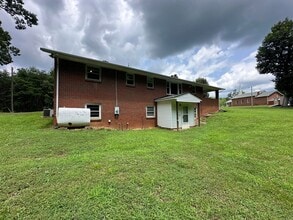 2472 Spring Rd in Hurt, VA - Building Photo - Building Photo