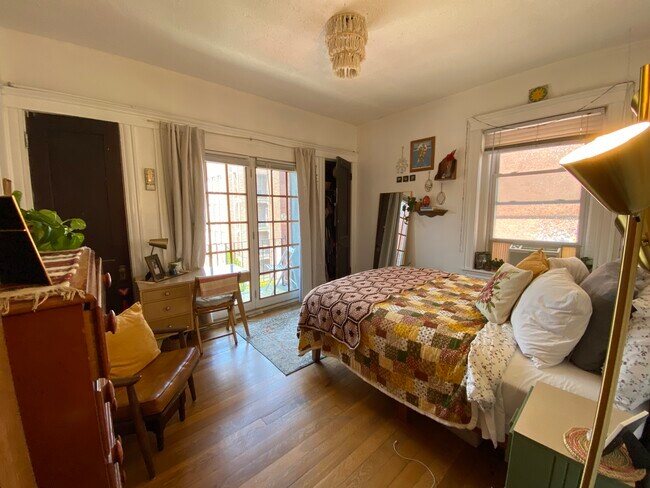 47 Strathmore Rd, Unit 3