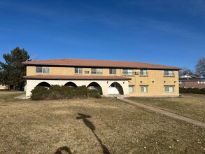 10747 W 6th Pl in Lakewood, CO - Foto de edificio - Building Photo