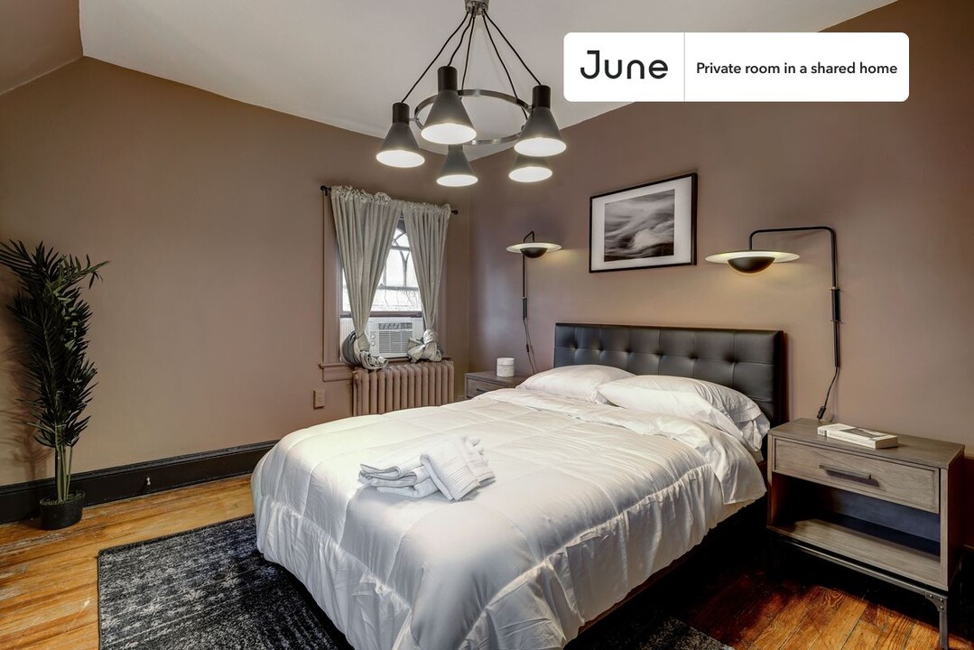 2270 Cathedral Ave NW in Washington, DC - Building Photo
