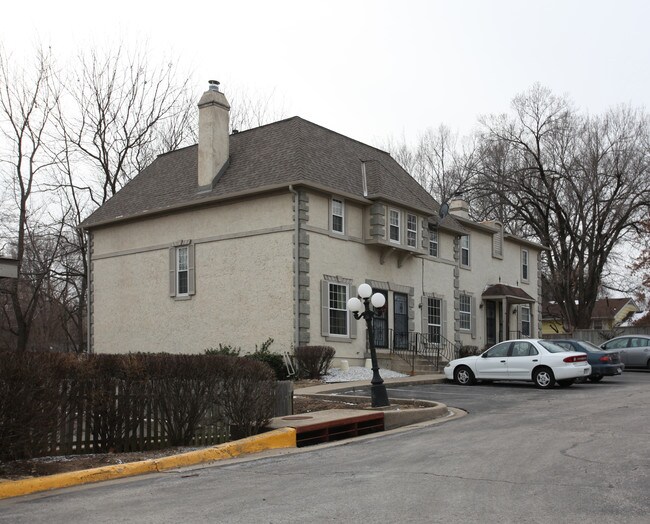 Orleans Court in Overland Park, KS - Foto de edificio - Building Photo