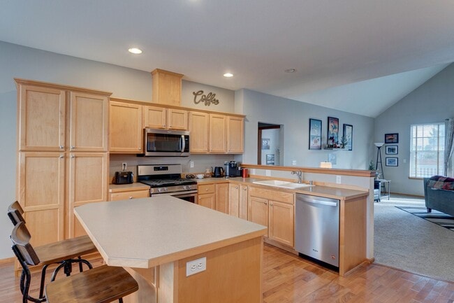 1720 SW Rock Rose Dr in Oak Harbor, WA - Building Photo - Building Photo