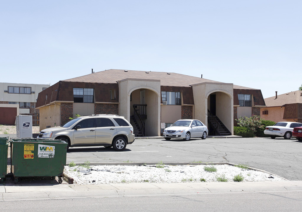 30 Montebello Rd in Pueblo, CO - Building Photo