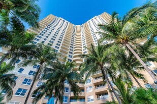 19501 W Country Club Dr, Unit 2209 in Aventura, FL - Building Photo