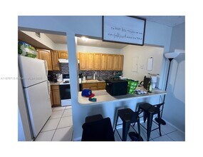 455 S Pine Island Rd in Plantation, FL - Building Photo - Building Photo
