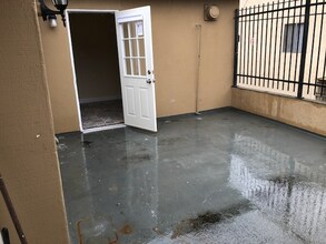 302 S Broadway in Santa Ana, CA - Foto de edificio - Building Photo