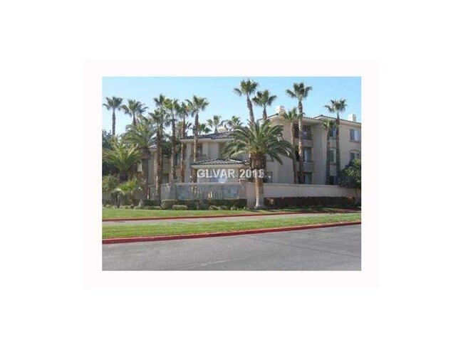 7155 S Durango Dr in Las Vegas, NV - Building Photo - Building Photo