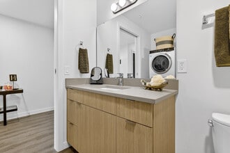 Holloway in Portland, OR - Building Photo - Building Photo