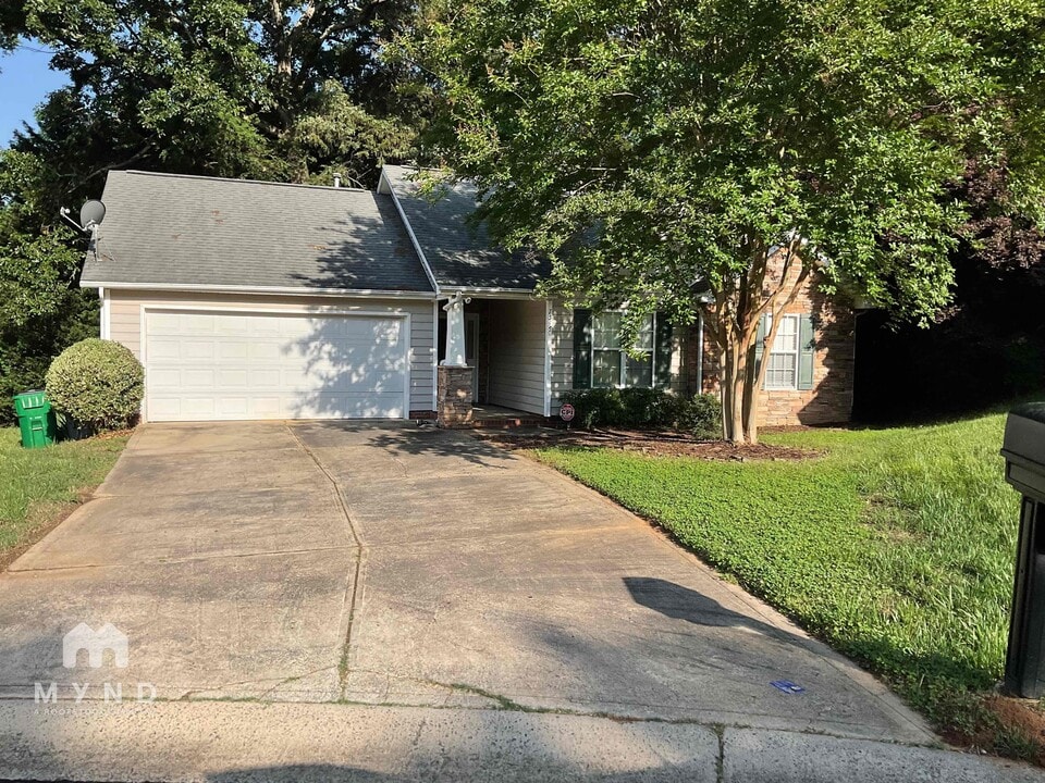 7546 Starvalley Dr in Charlotte, NC - Building Photo